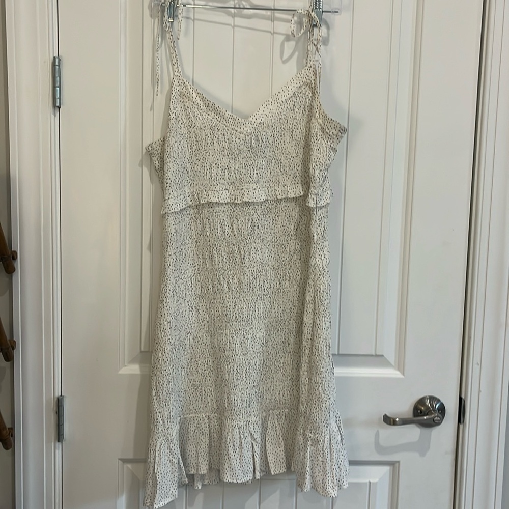Express size large tie spaghetti strap classy cream and black dress
